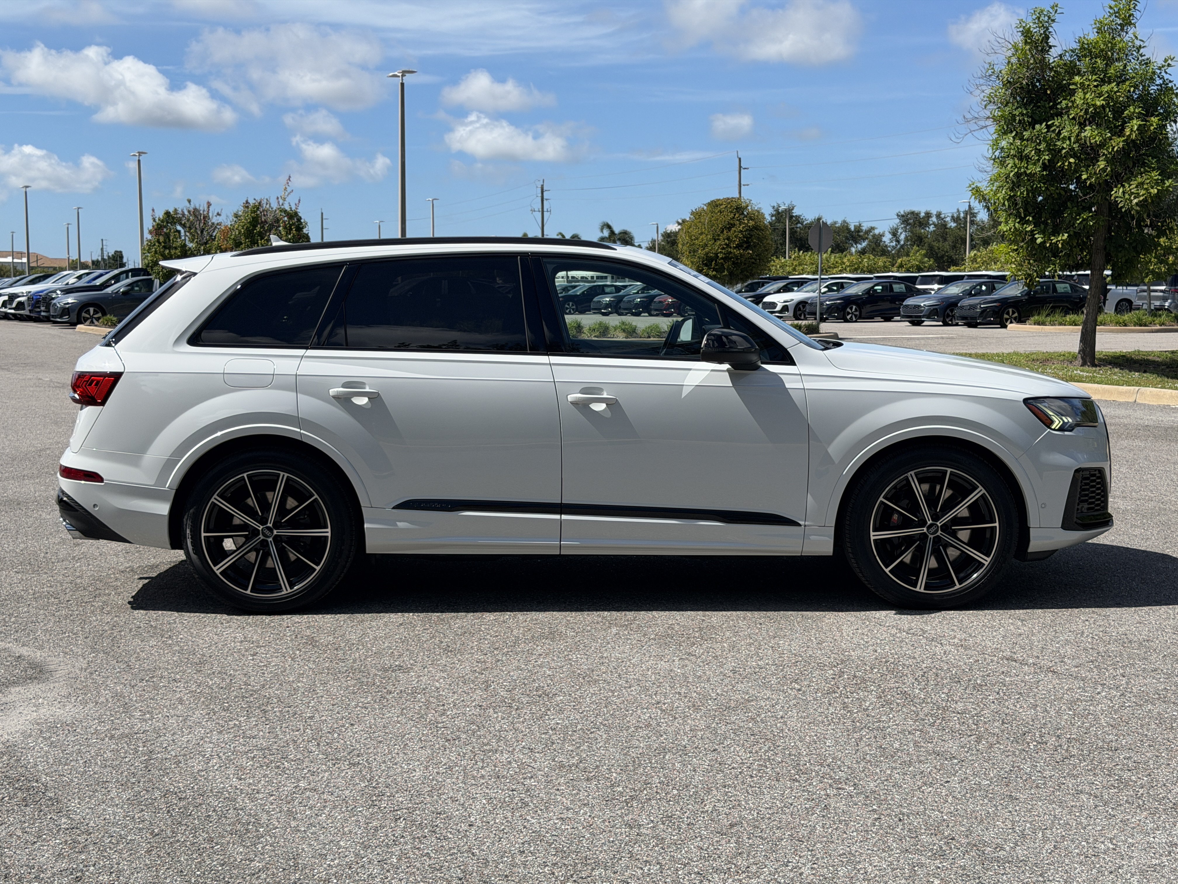 Used 2021 Audi SQ7 Prestige AWD/4WD image 8