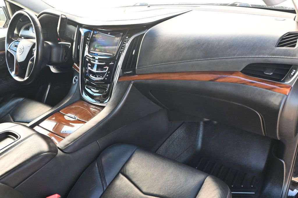 Used 2015 Cadillac Escalade ESV Luxury AWD/4WD image 10