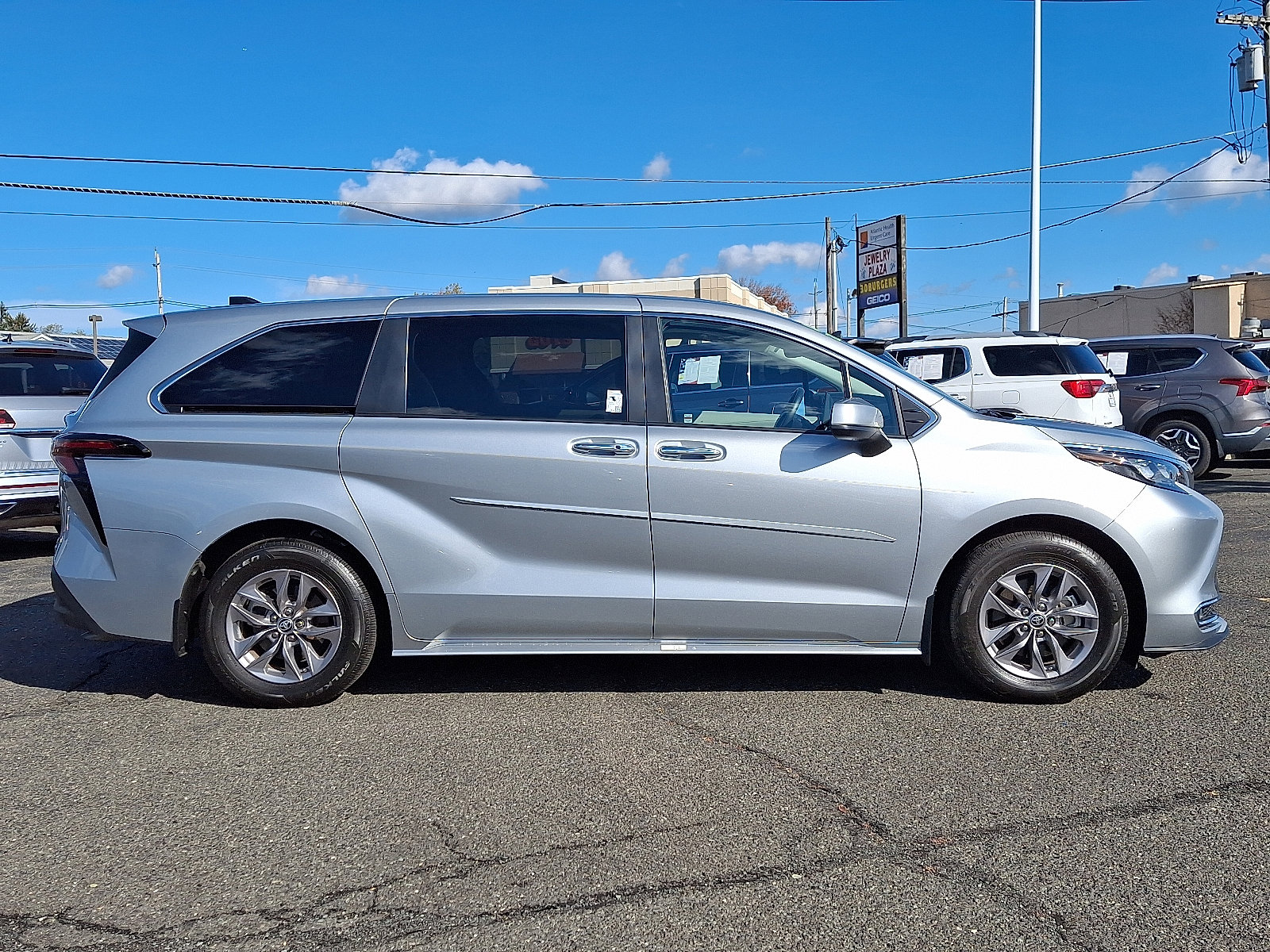 Certified 2024 Toyota Sienna XLE image 8