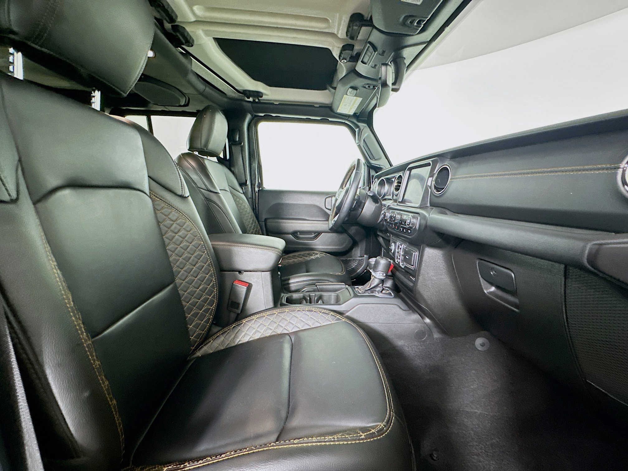 Used 2023 Jeep Wrangler Unlimited Sahara AWD/4WD image 31