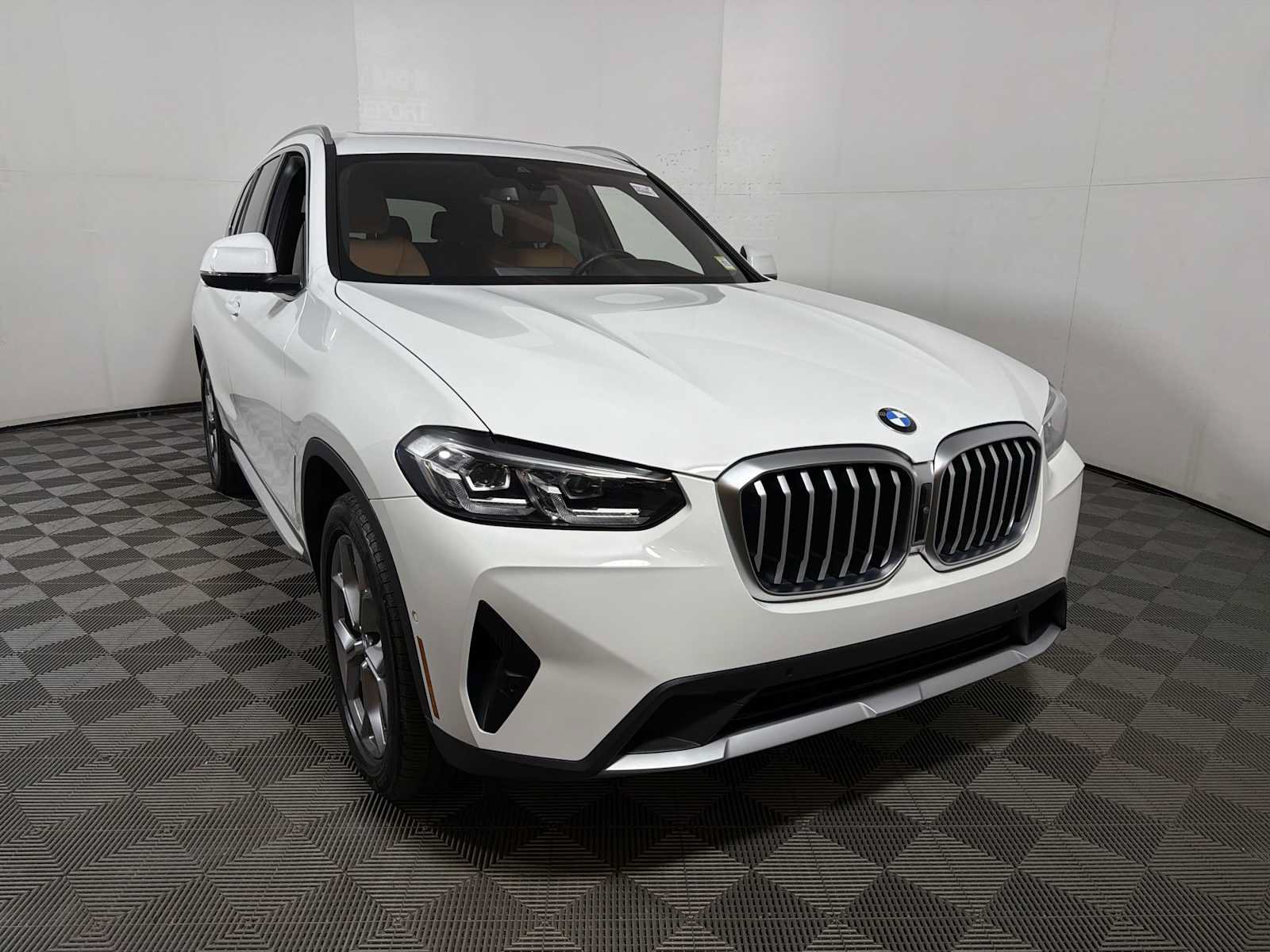 Used 2024 BMW X3 xDrive30i w/ Convenience Package AWD/4WD image 2