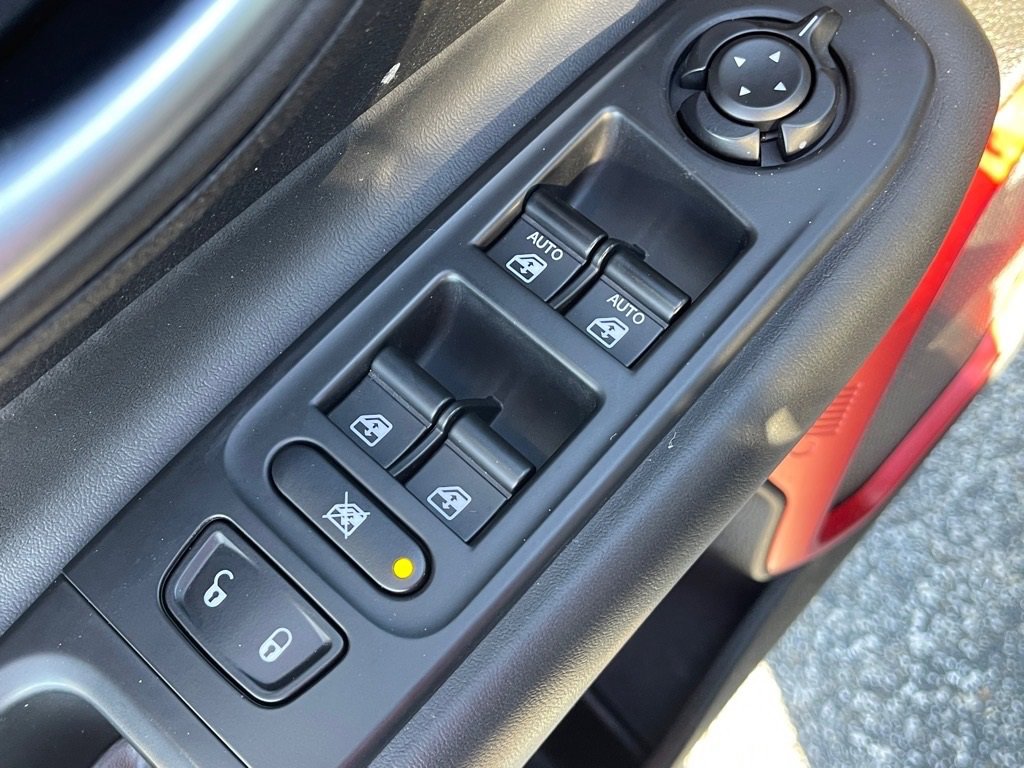 Used 2016 Jeep Renegade Trailhawk w/ Premium Trailhawk Package image 19