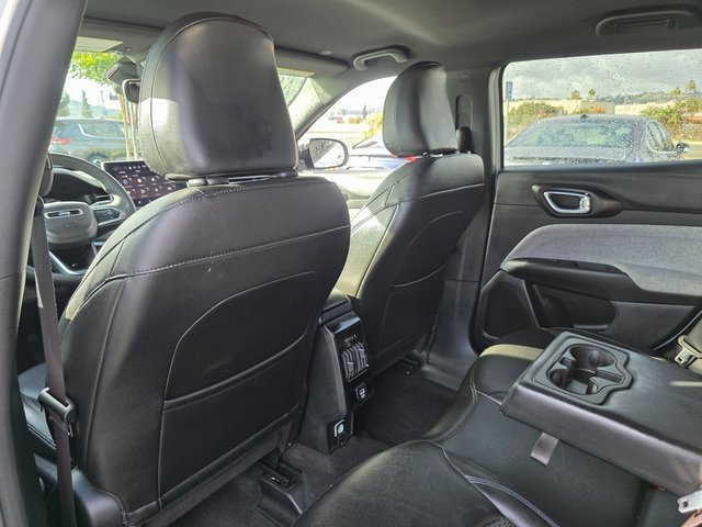 Used 2024 Jeep Compass Latitude image 17