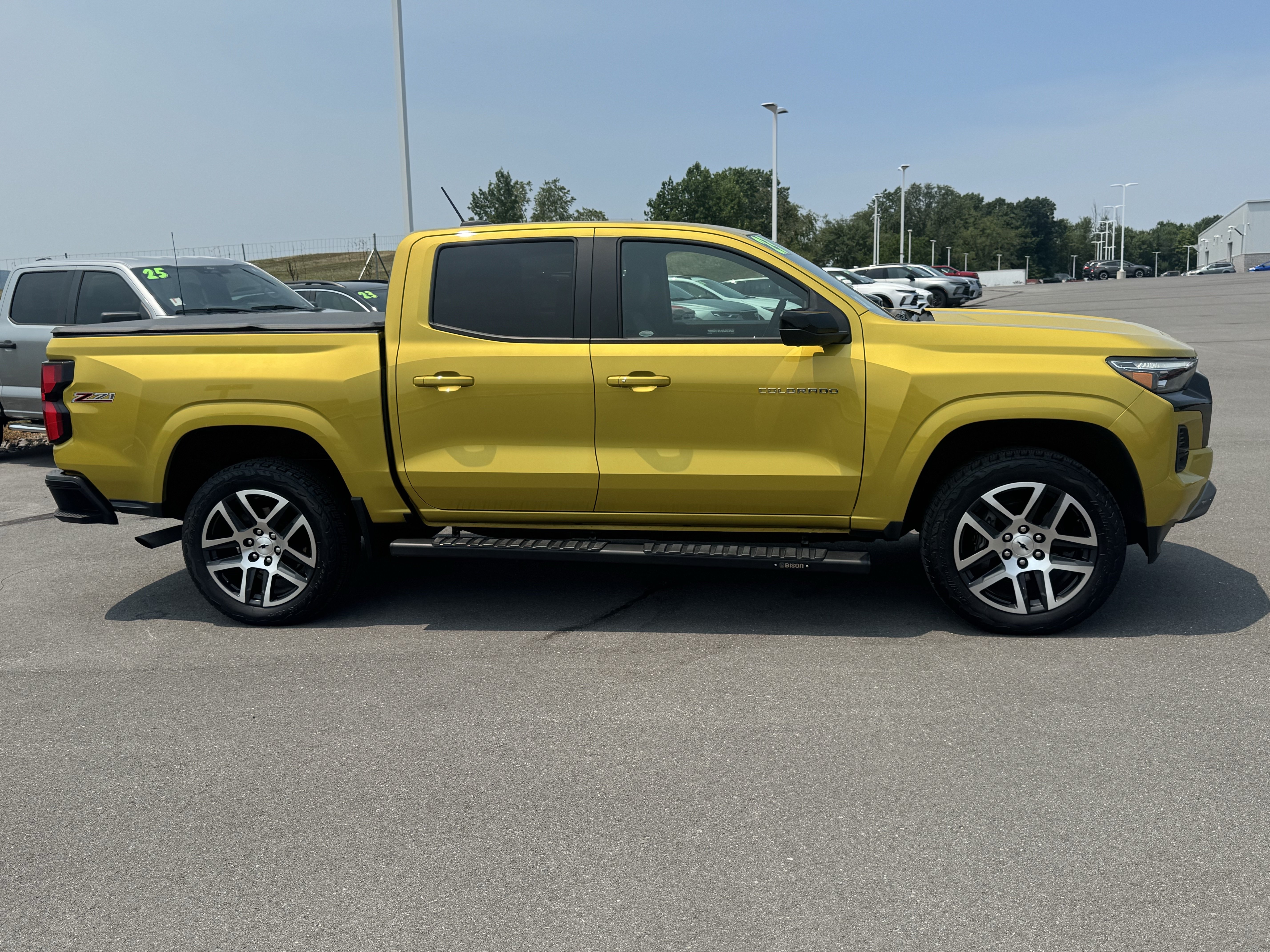 Used 2023 Chevrolet Colorado Z71 w/ Z71 Convenience Package 2 AWD/4WD image 2