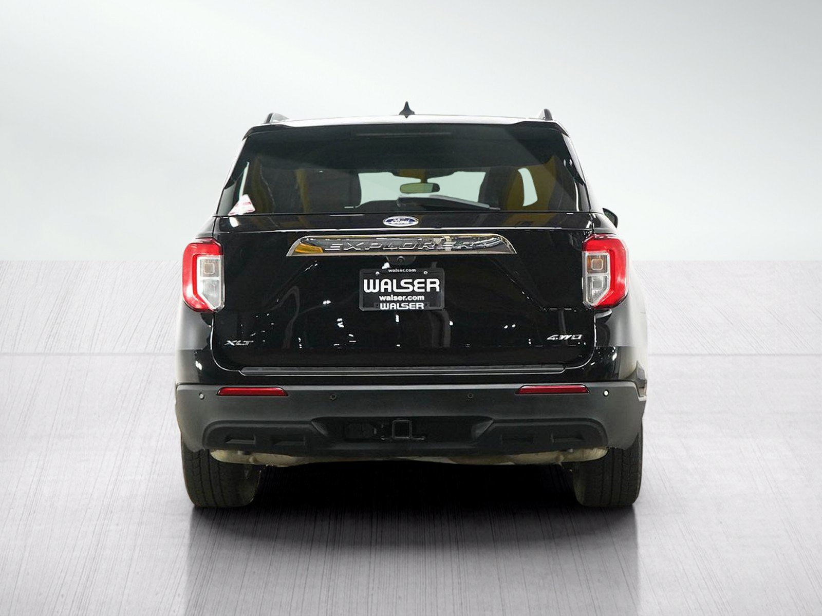 Used 2023 Ford Explorer XLT w/ Class IV Trailer Tow Package AWD/4WD image 4