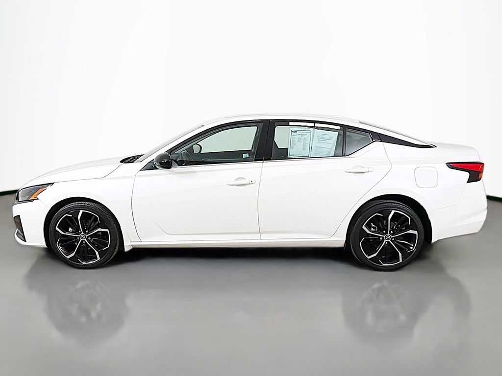 Used 2023 Nissan Altima 2.5 SR w/ SR Premium Package AWD/4WD image 12