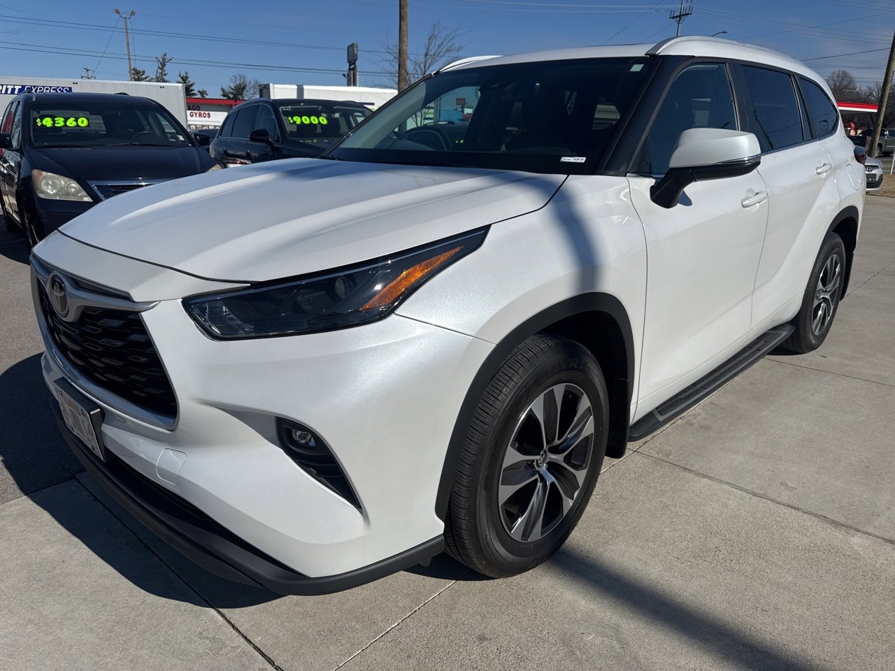 Used 2024 Toyota Highlander XLE image 1