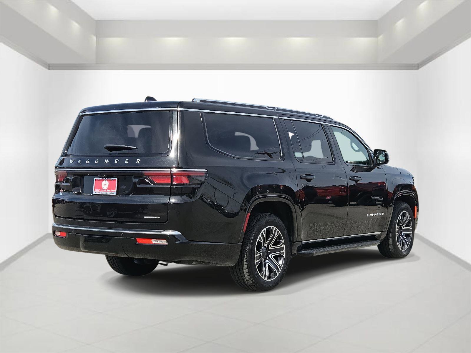 Used 2024 Jeep Wagoneer L Series II w/ Flexible Seating Group image 4