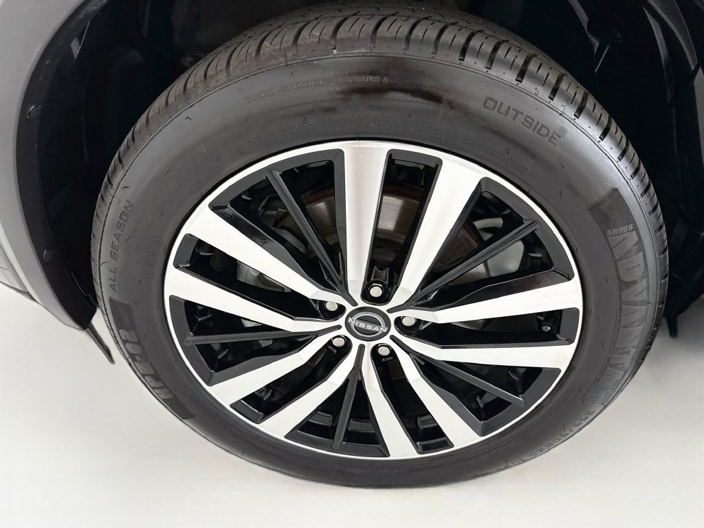 Used 2024 Nissan Pathfinder Platinum w/ Cargo Package FWD image 30