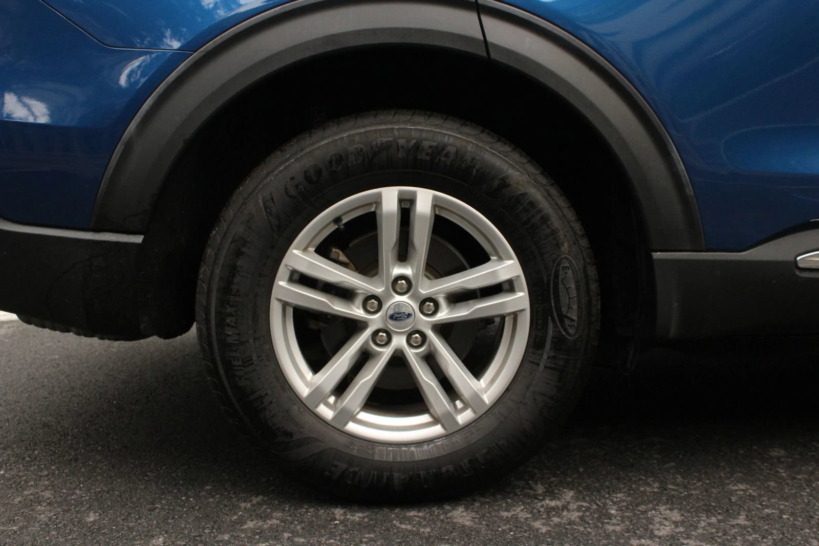 Used 2021 Ford Explorer XLT w/ Equipment Group 202A AWD/4WD image 5