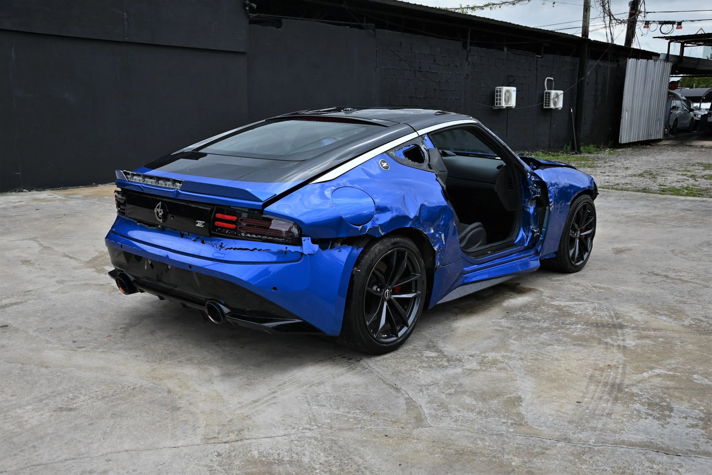 Used 2023 Nissan Z Performance Coupe 2D w/ Floor Mat Package (L93) image 4