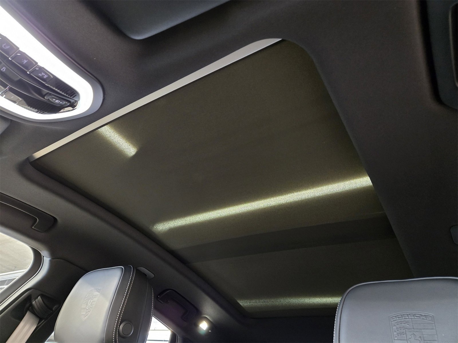 Certified 2025 Porsche Macan image 16