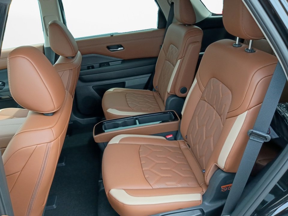 New 2026 Nissan Pathfinder Platinum AWD/4WD image 12