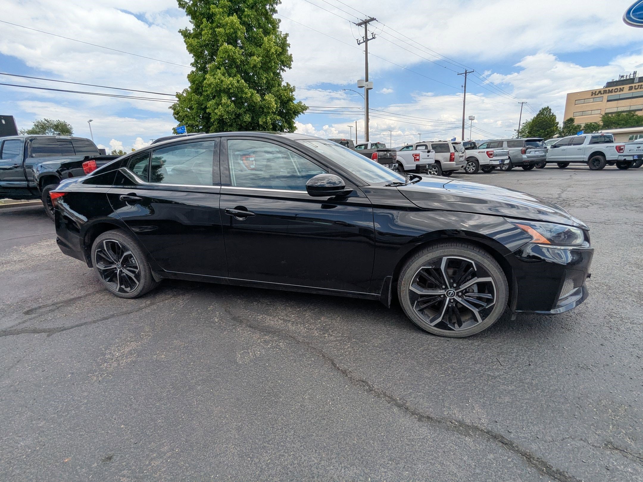 Used 2024 Nissan Altima 2.5 SR AWD/4WD image 2