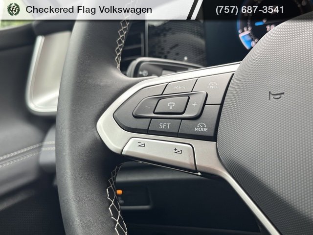 New 2025 Volkswagen Tiguan SE image 34