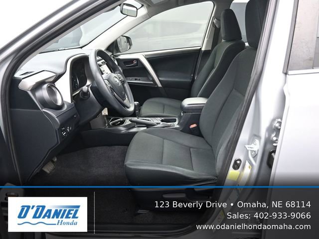 Used 2018 Toyota RAV4 LE w/ All Weather Liner Package AWD/4WD image 25