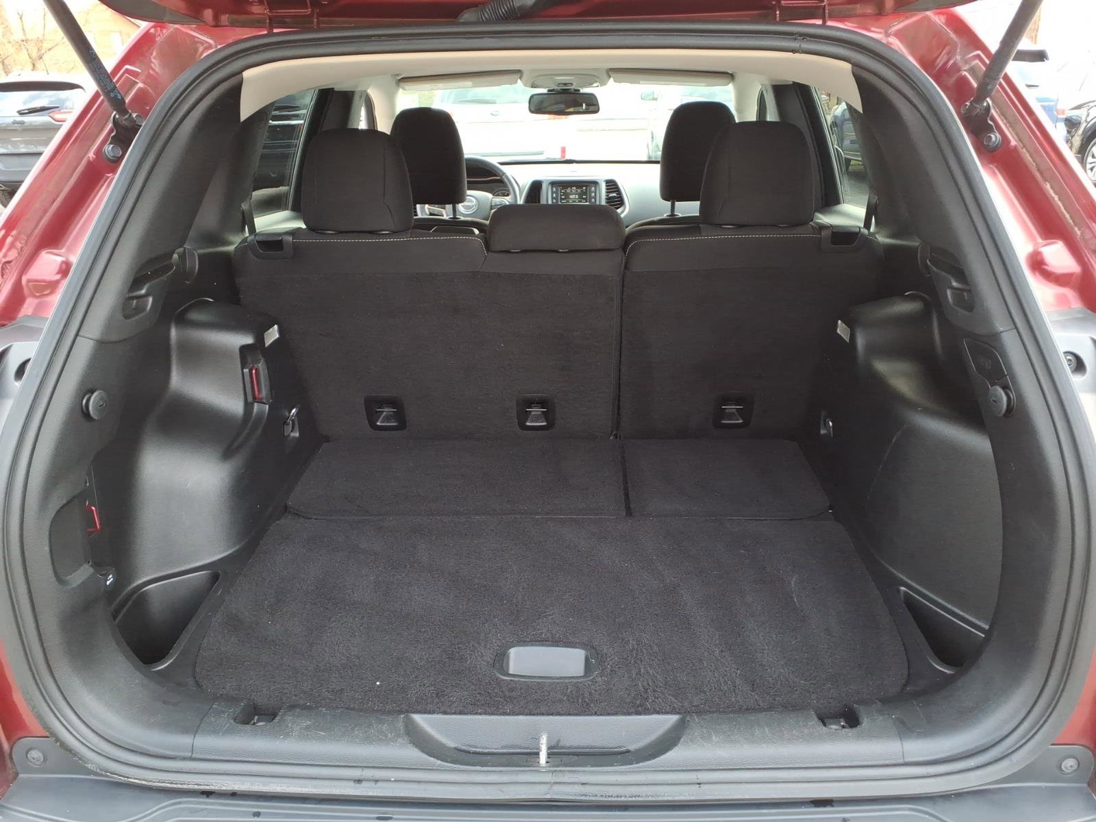 Used 2015 Jeep Cherokee Latitude image 10