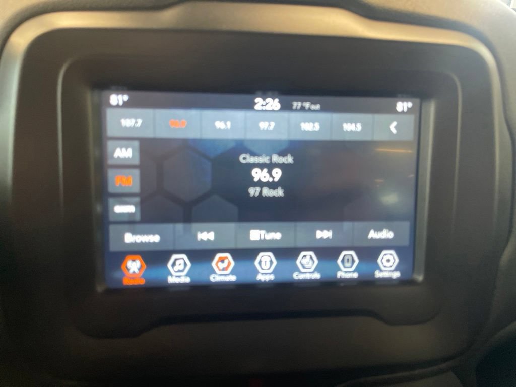 Used 2020 Jeep Renegade Latitude w/ Cold Weather Group AWD/4WD image 9