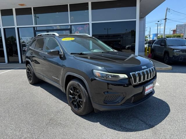 Used 2021 Jeep Cherokee Latitude AWD/4WD image 2
