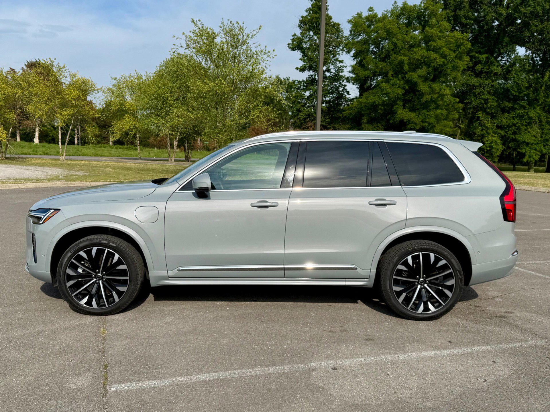 Used 2025 Volvo XC90 T8 Plus w/ Protection Package Premier AWD/4WD image 8