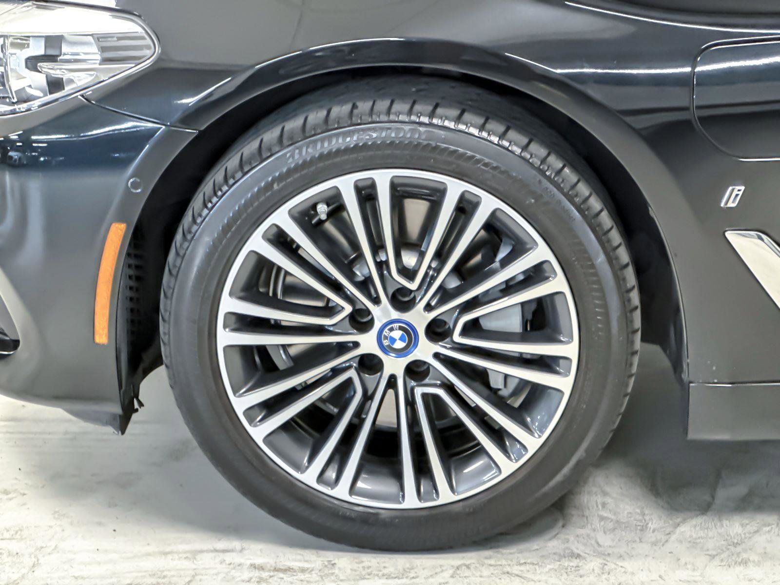 Used 2018 BMW 530e w/ Premium Package 2 image 24