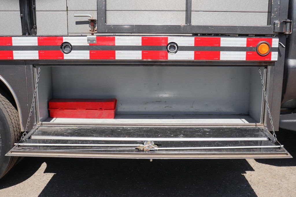 Used 2016 Ford F550 4x4 Crew Cab Super Duty w/ XLT Interior Package image 14