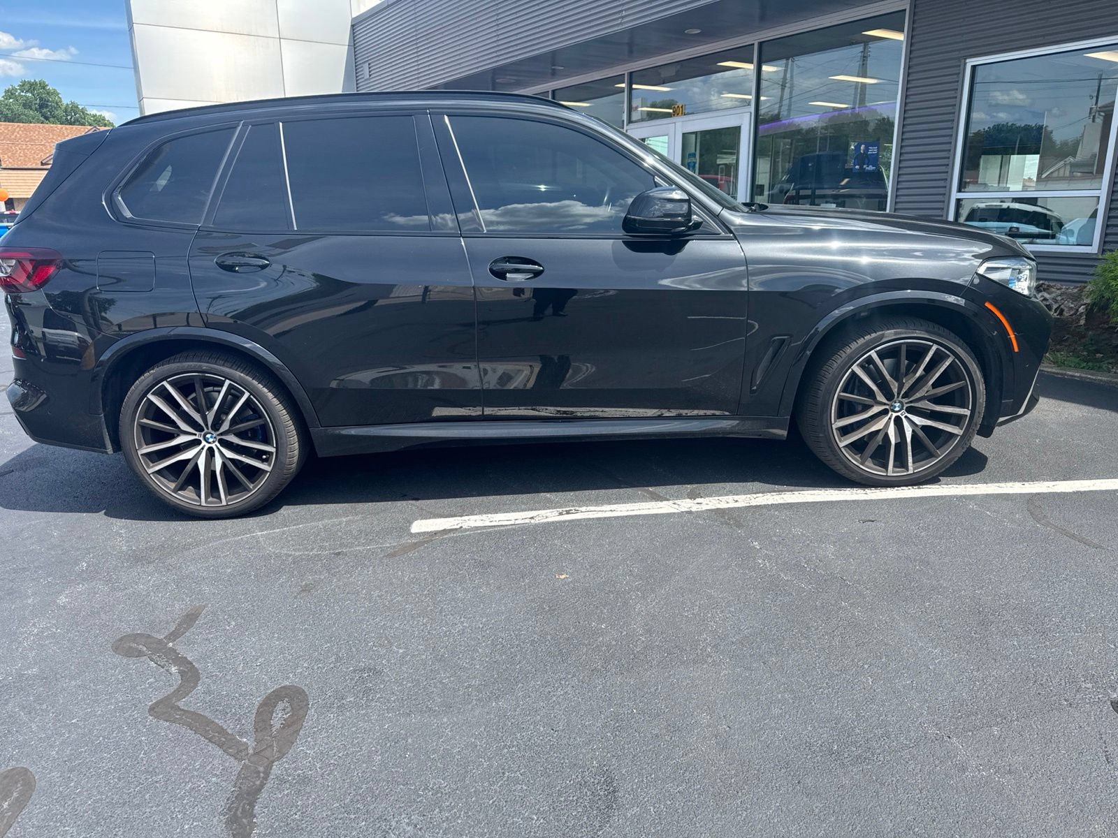 Used 2021 BMW X5 M50i w/ Executive Package AWD/4WD image 3