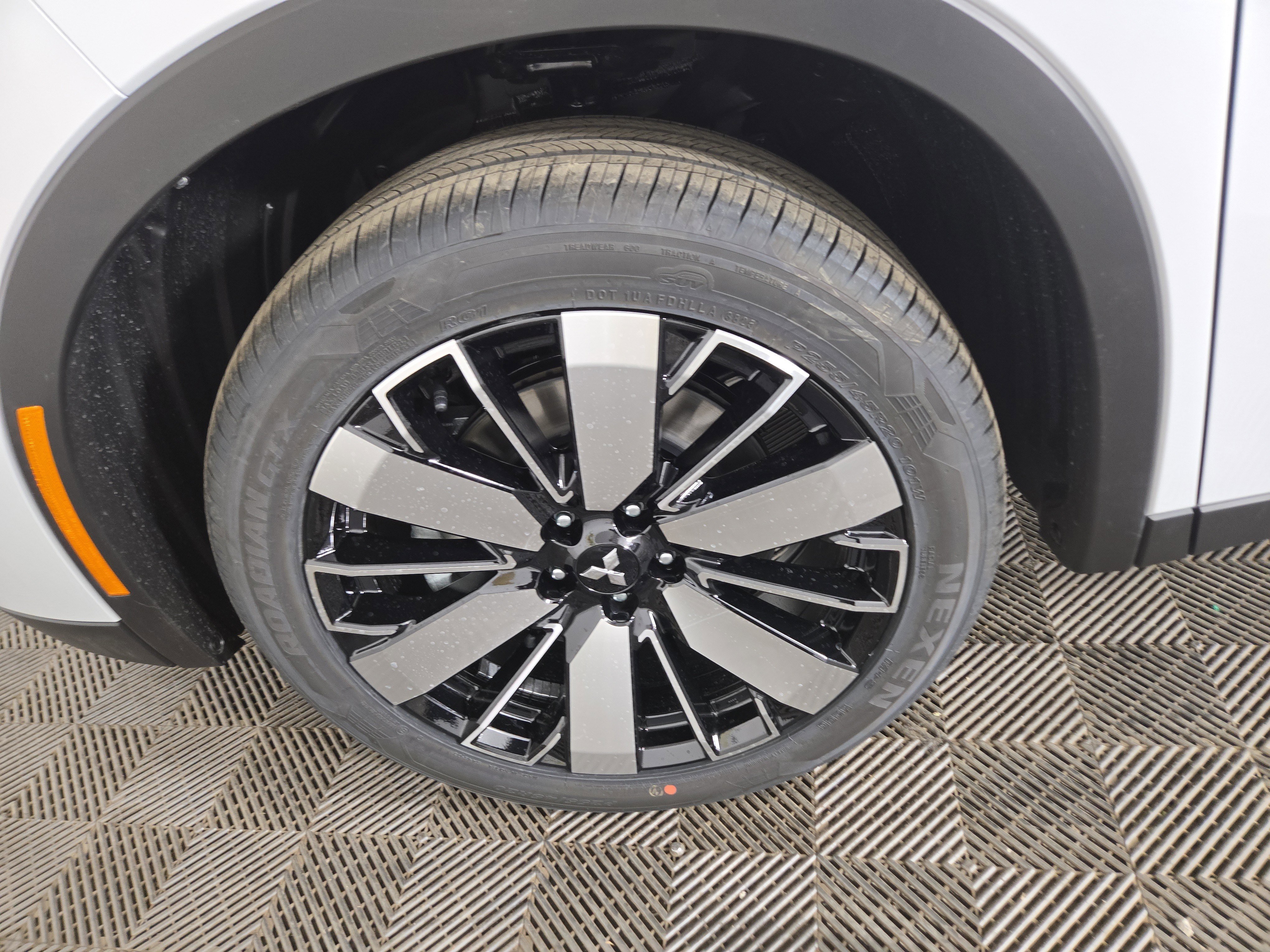 New 2026 Mitsubishi Outlander SE image 35