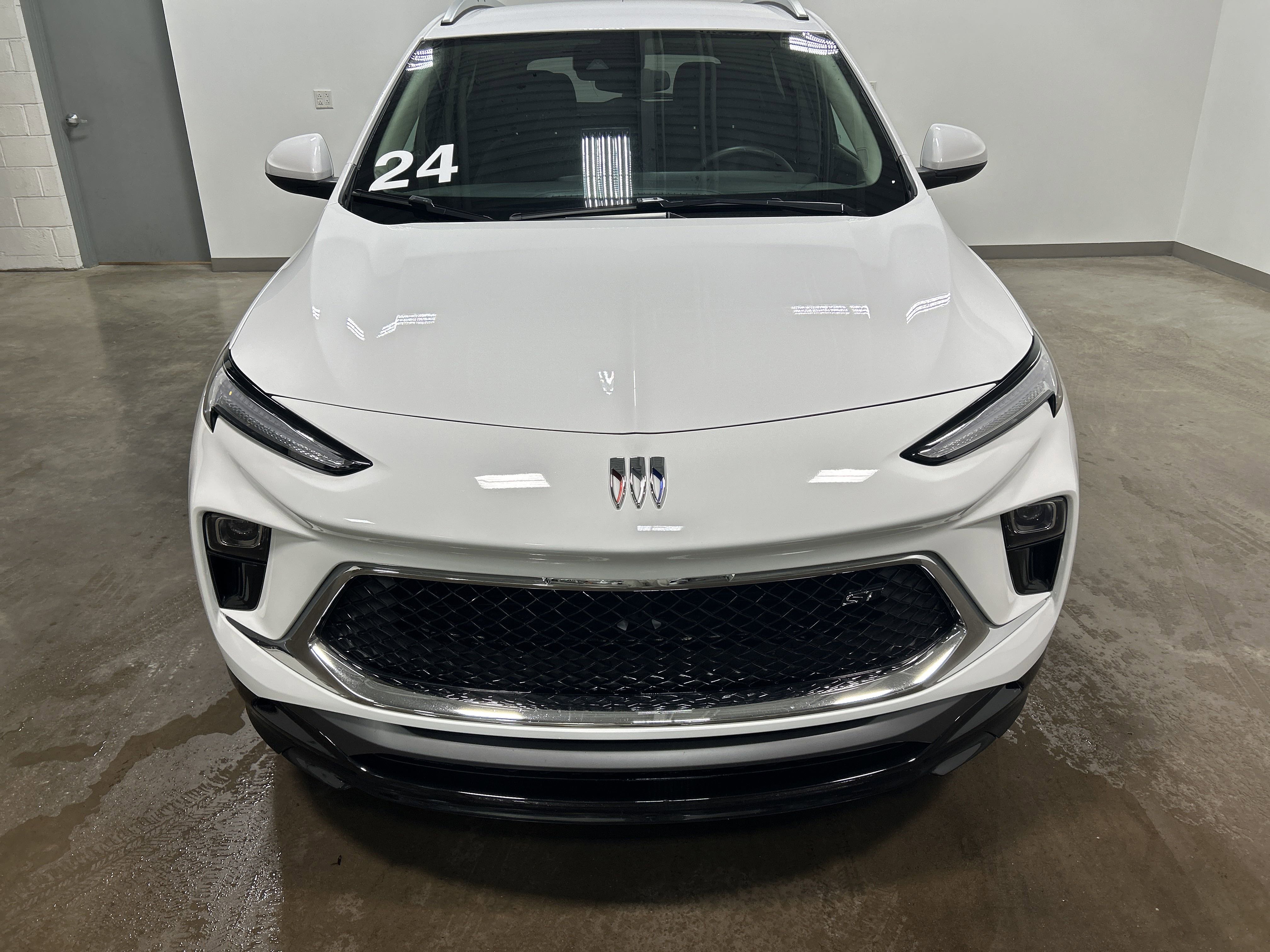 Used 2024 Buick Encore GX Sport Touring image 8