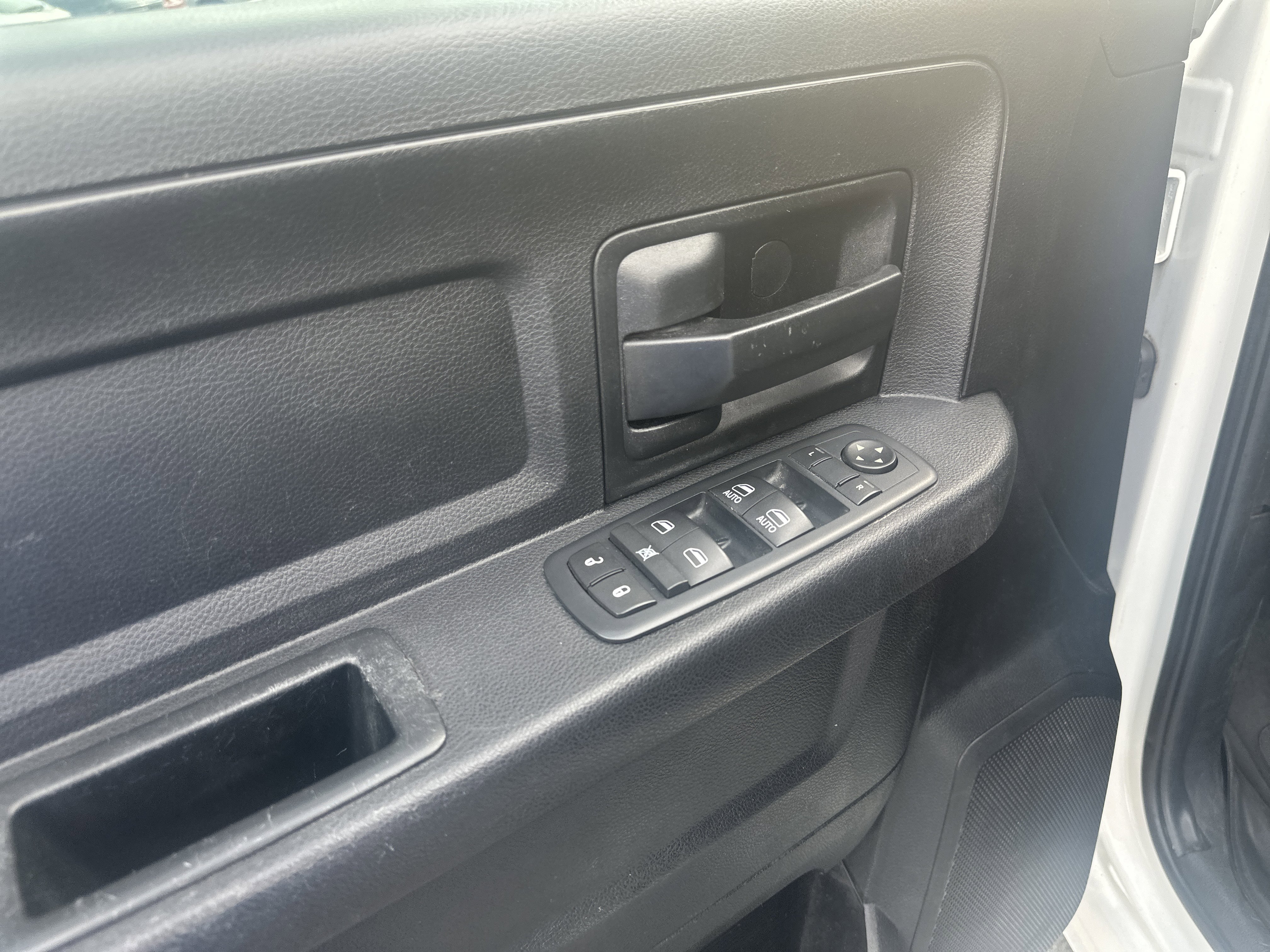 Used 2016 RAM 2500 Tradesman w/ Chrome Appearance Group image 14