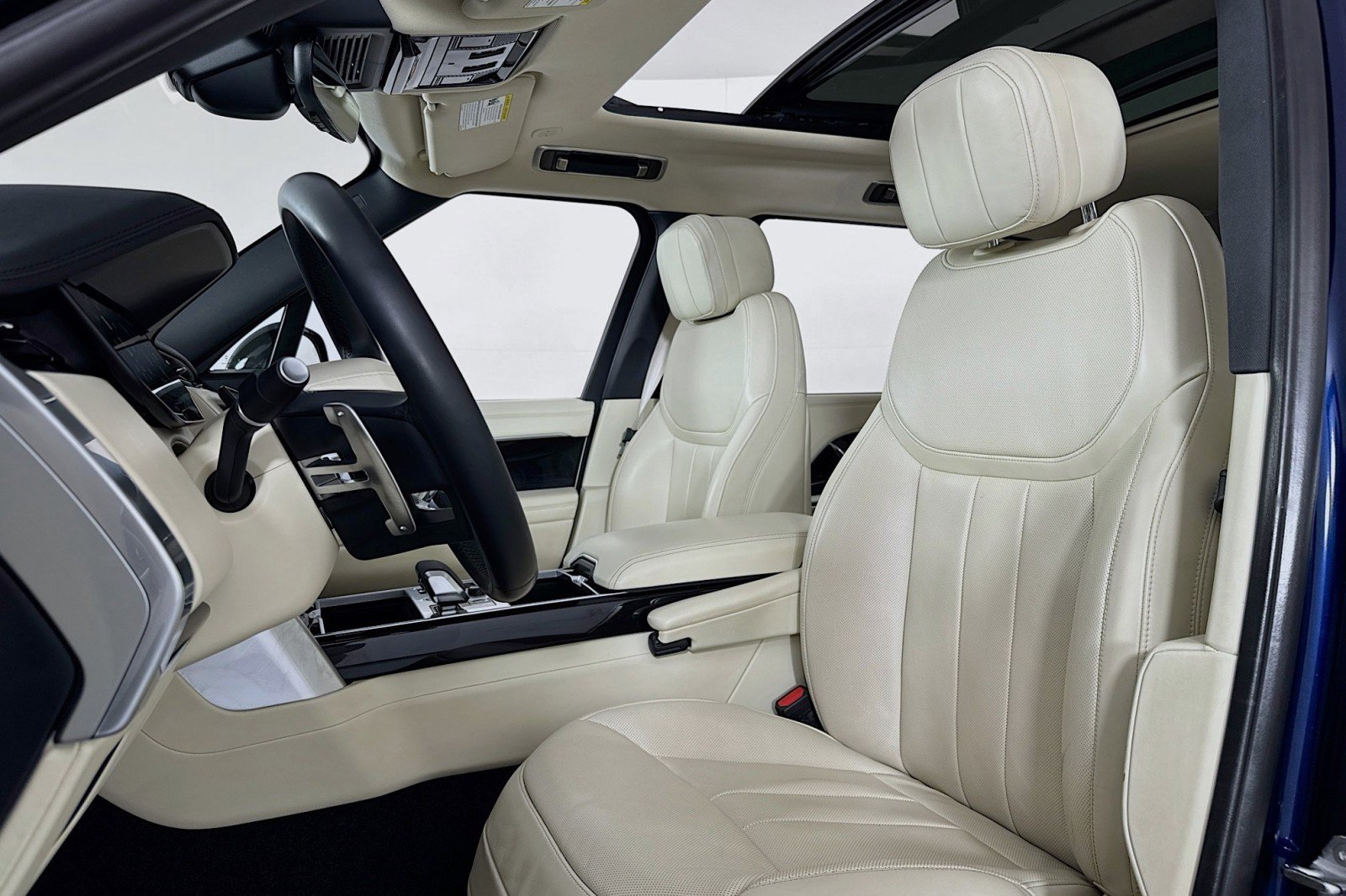 Used 2023 Land Rover Range Rover Long Wheelbase SE image 17