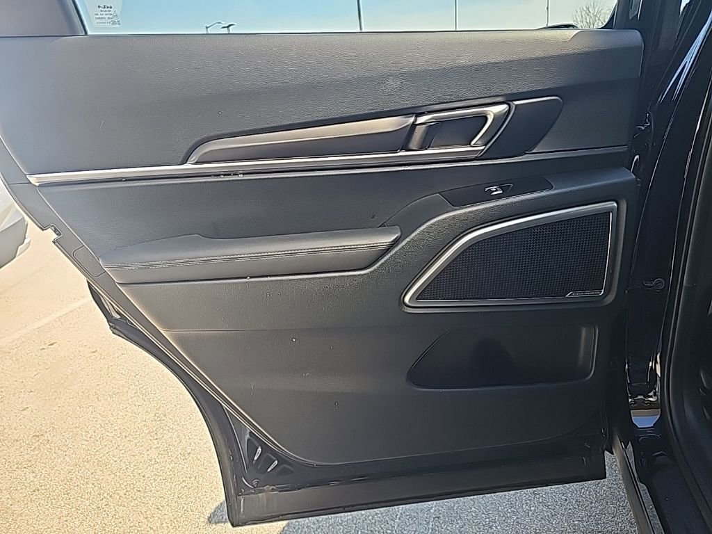 Used 2025 Kia Telluride S image 31