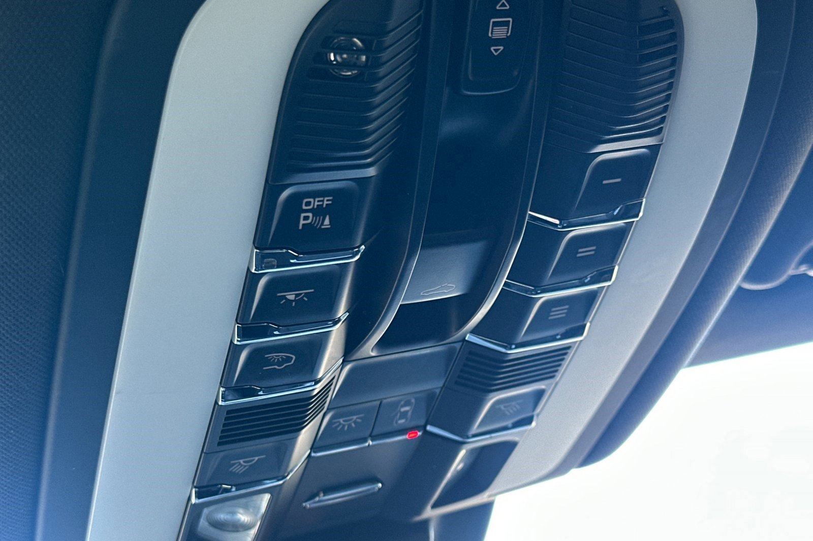 Used 2020 Porsche Macan image 22