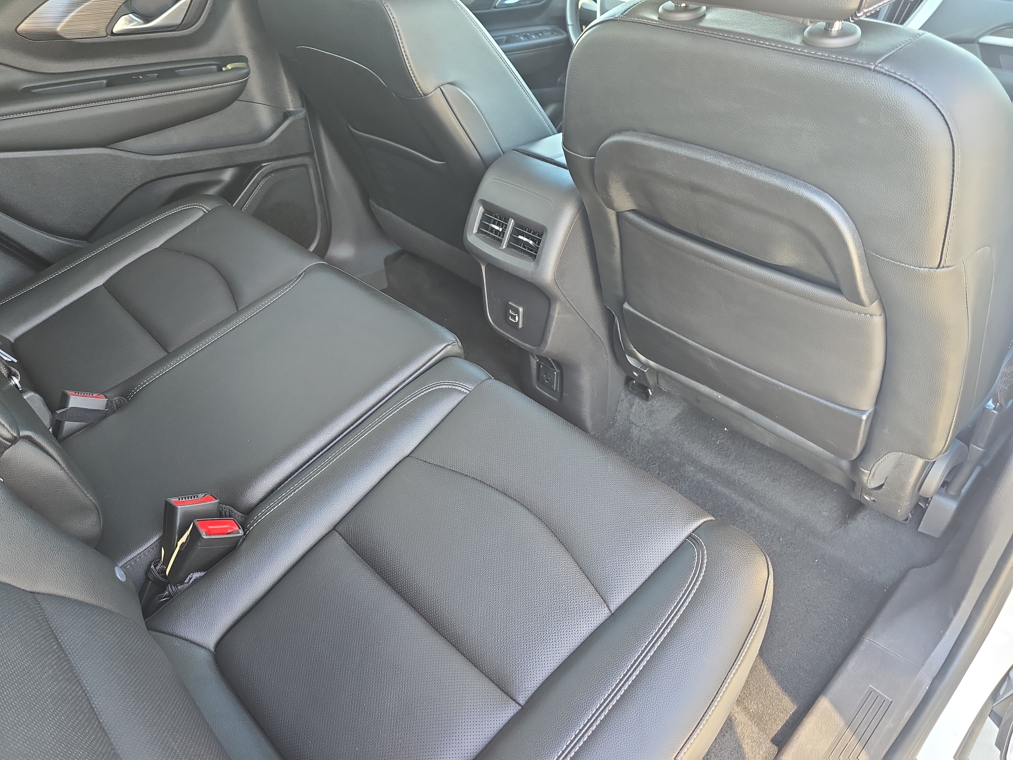 Used 2024 GMC Terrain SLT AWD/4WD image 11
