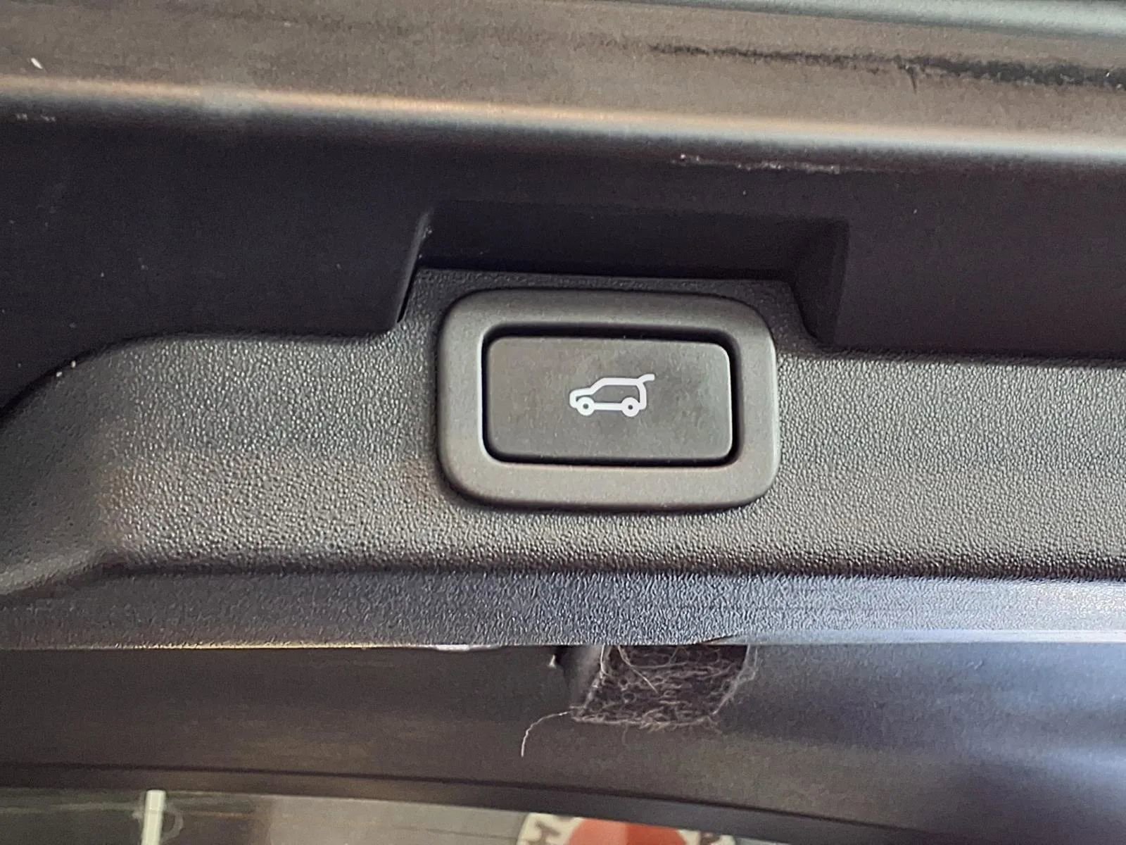 Used 2018 Land Rover Discovery SE image 7