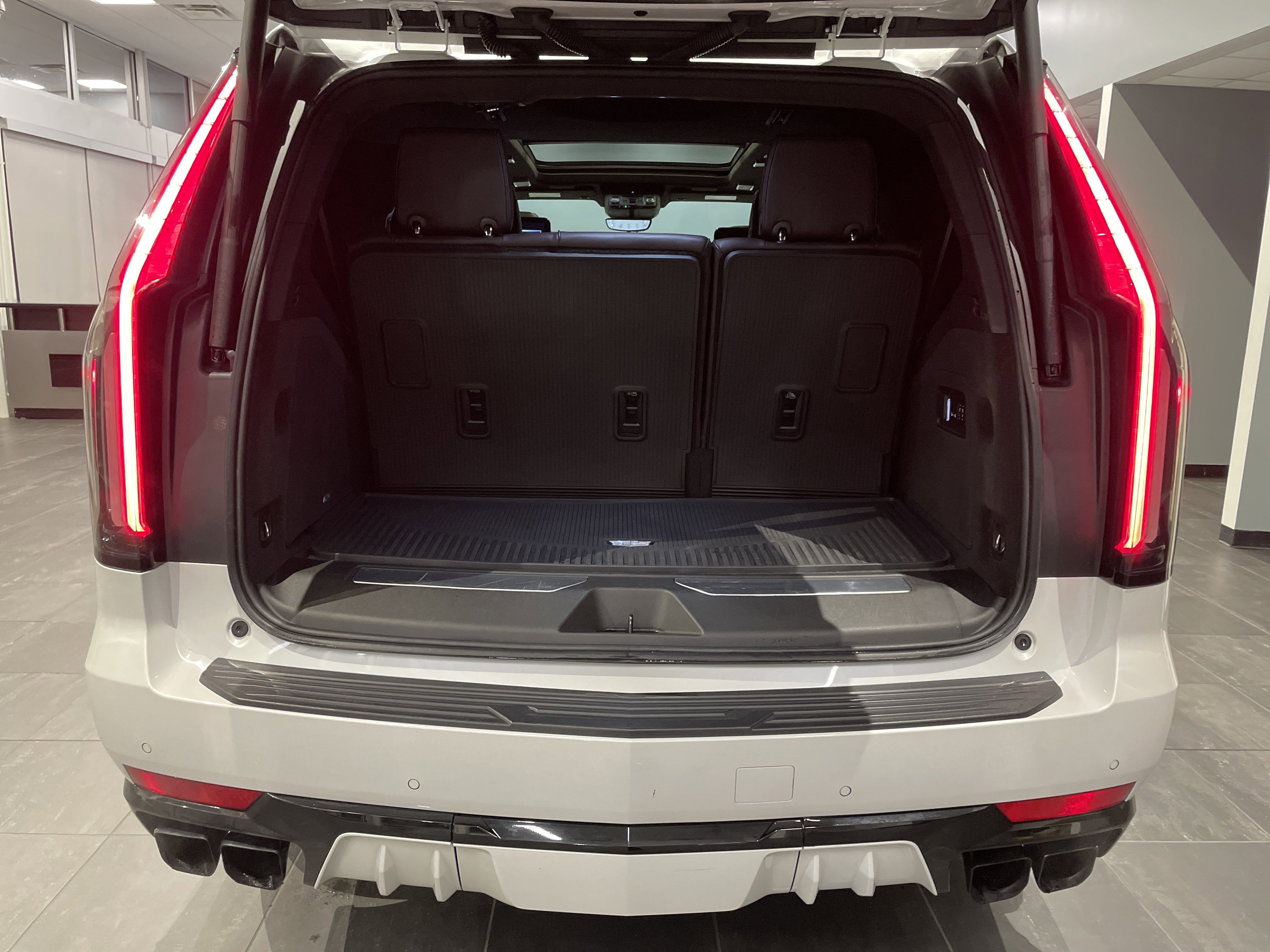 Used 2023 Cadillac Escalade V image 40