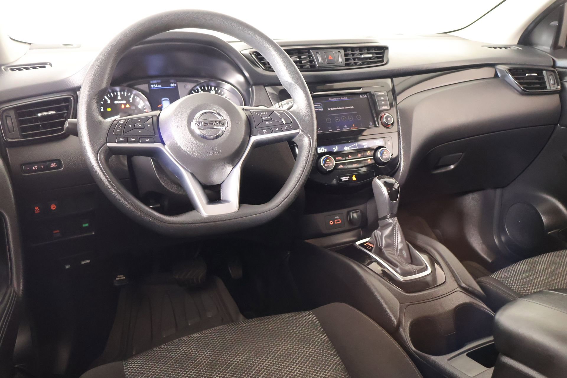 Used 2019 Nissan Rogue Sport SV image 2