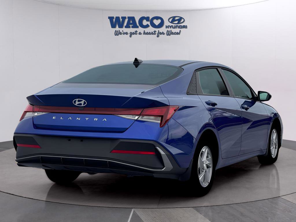 Used 2026 Hyundai Elantra SE w/ Cargo Package image 7