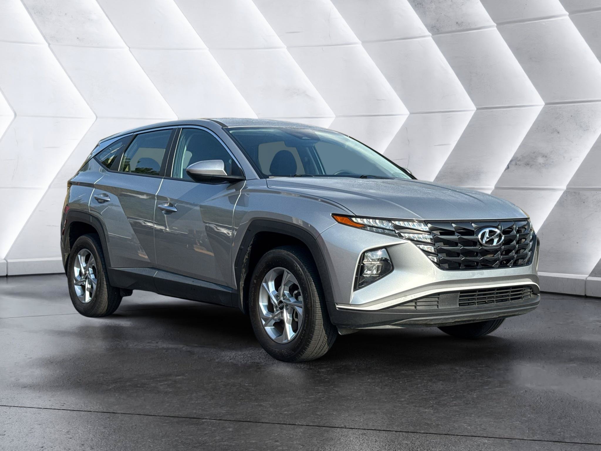 Used 2023 Hyundai Tucson SE AWD/4WD image 3