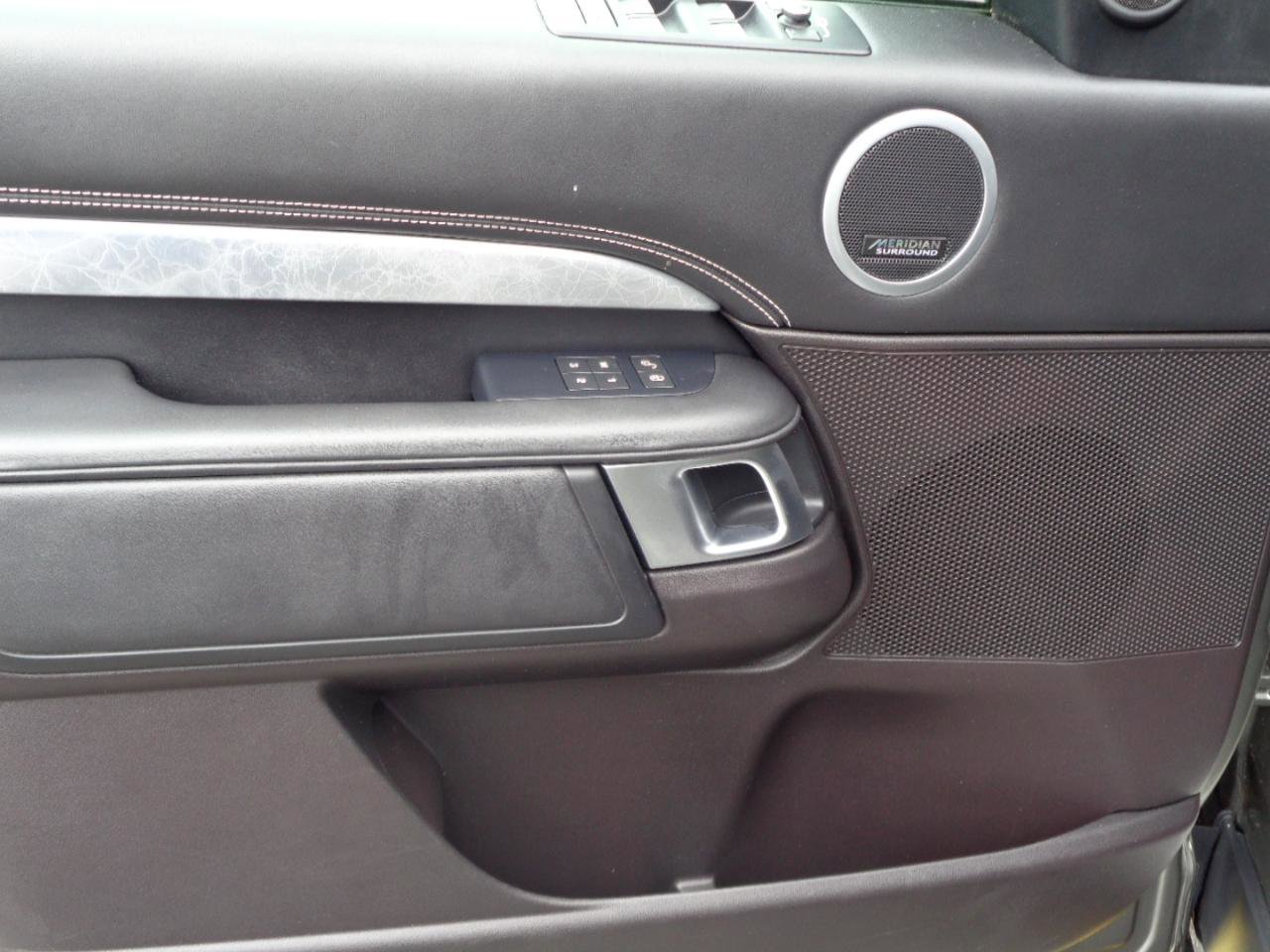 Used 2017 Land Rover Discovery First Edition image 24