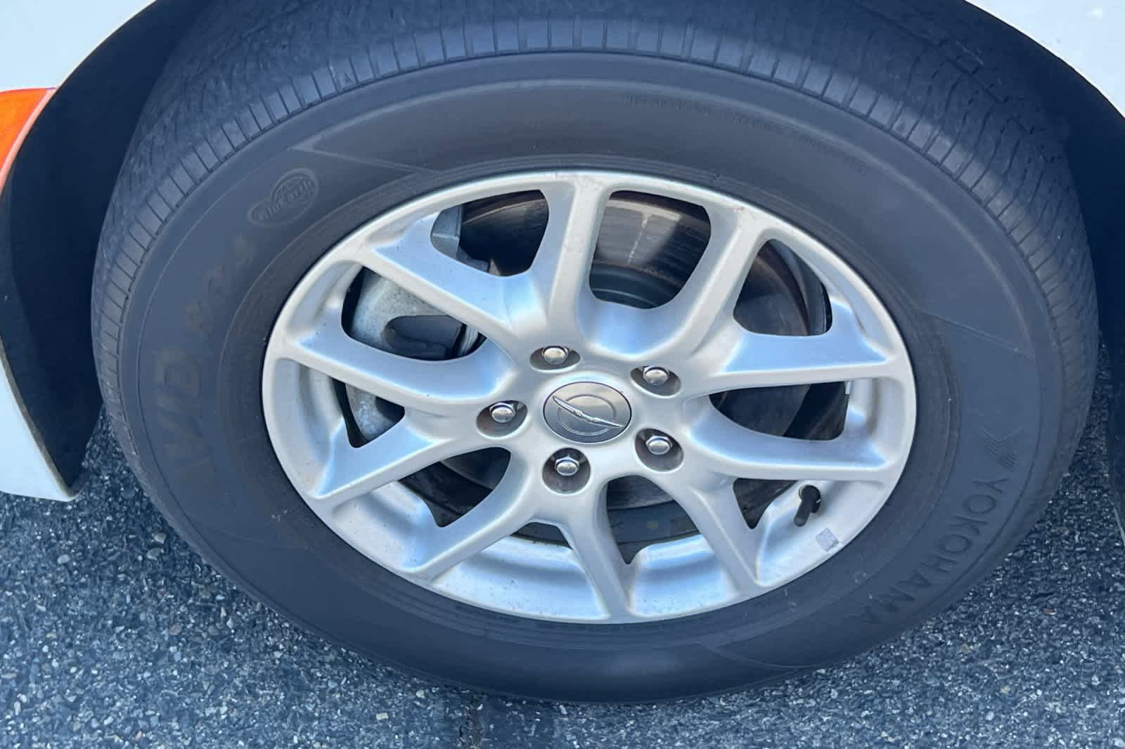 Used 2020 Chrysler Pacifica Touring-L image 10