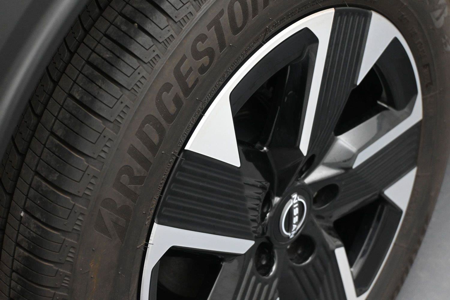 Certified 2025 Nissan Kicks SV AWD/4WD image 12