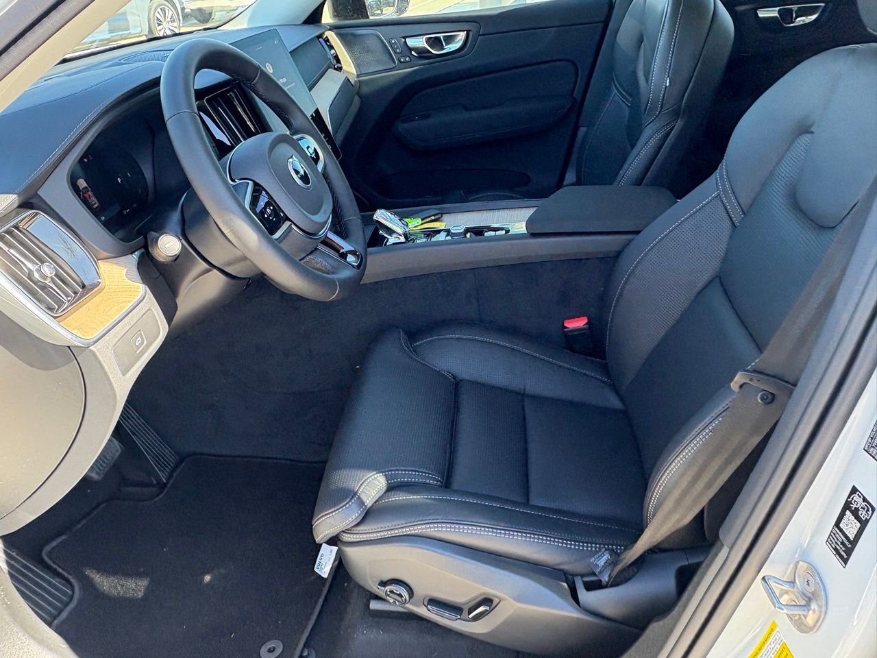 New 2026 Volvo XC60 B5 Ultra w/ Protection Package Premier image 18