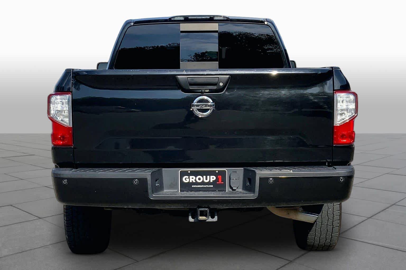 Used 2019 Nissan Titan SL w/ Chrome Package AWD/4WD image 5