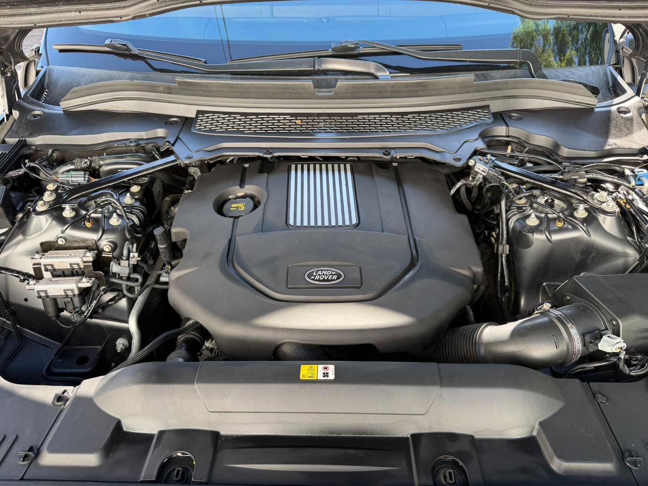 Used 2016 Land Rover Range Rover HSE image 18