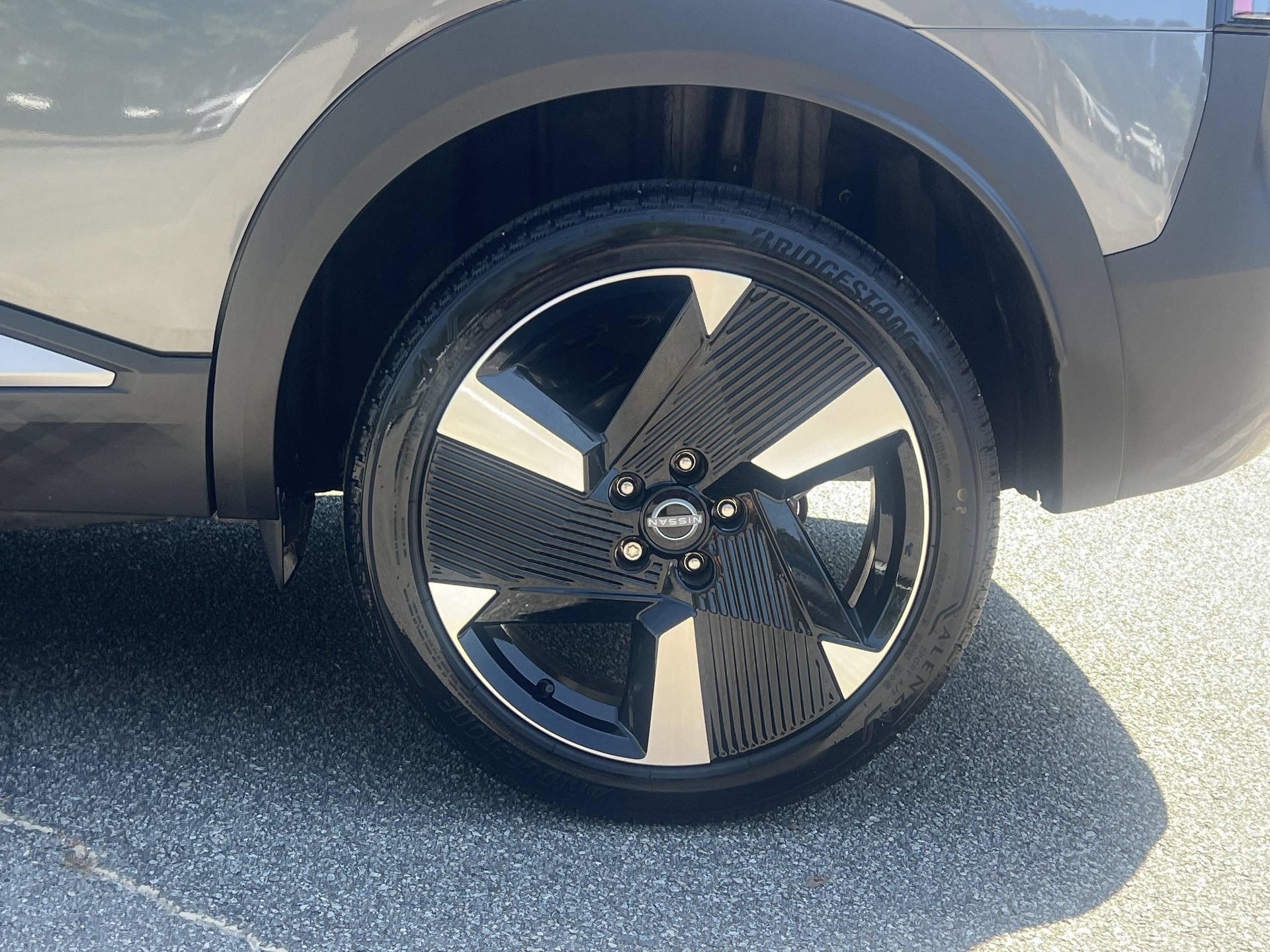 Certified 2025 Nissan Kicks SR FWD image 30