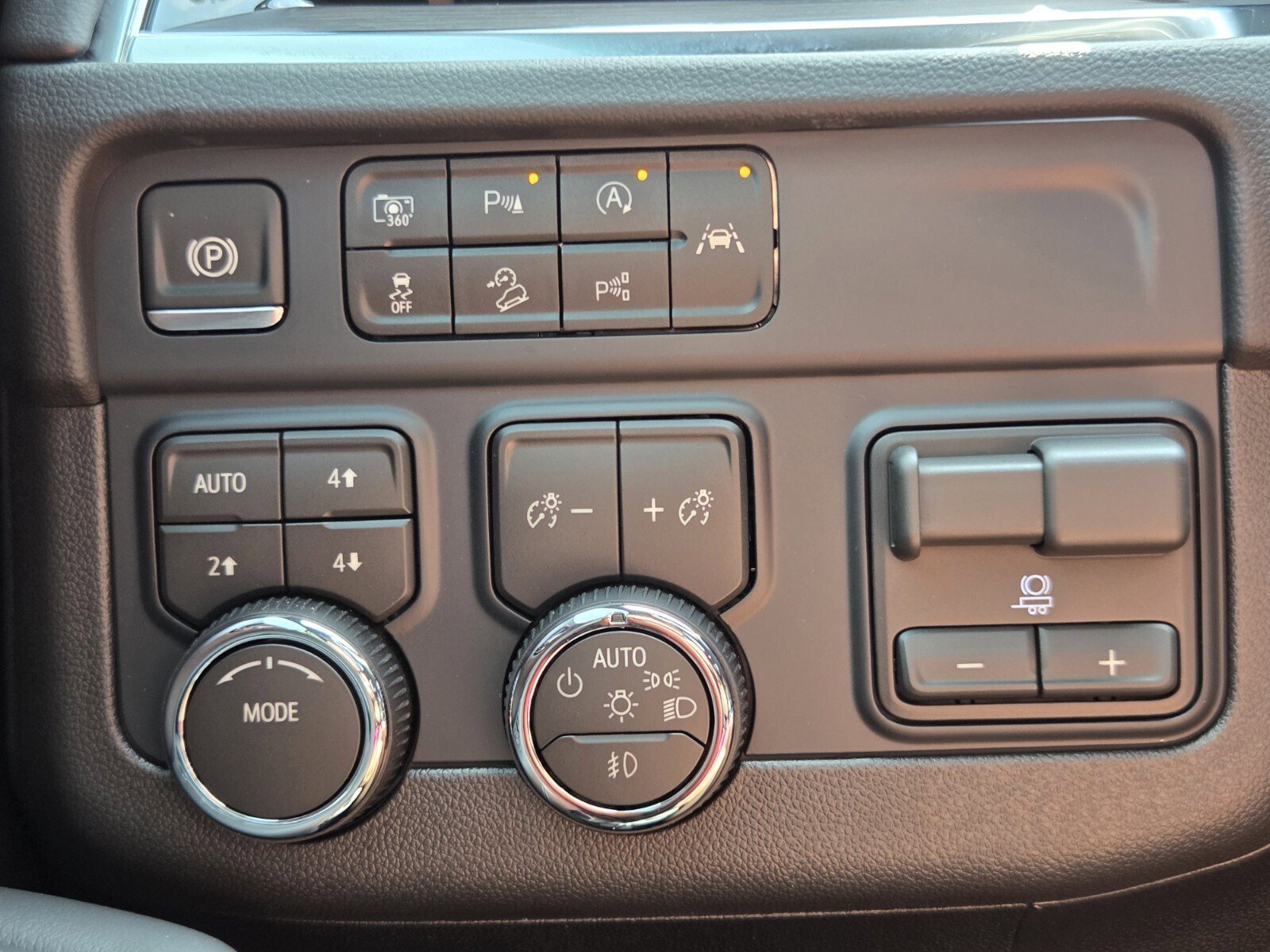 New 2026 Chevrolet Suburban Z71 w/ Comfort Package image 14