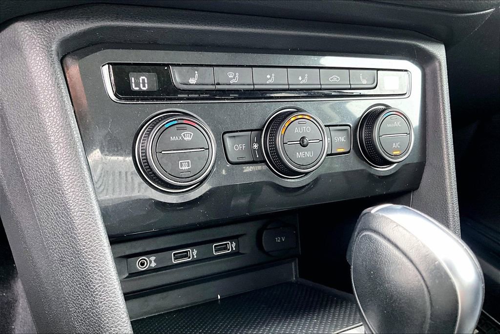 Used 2018 Volkswagen Tiguan SEL AWD/4WD image 31