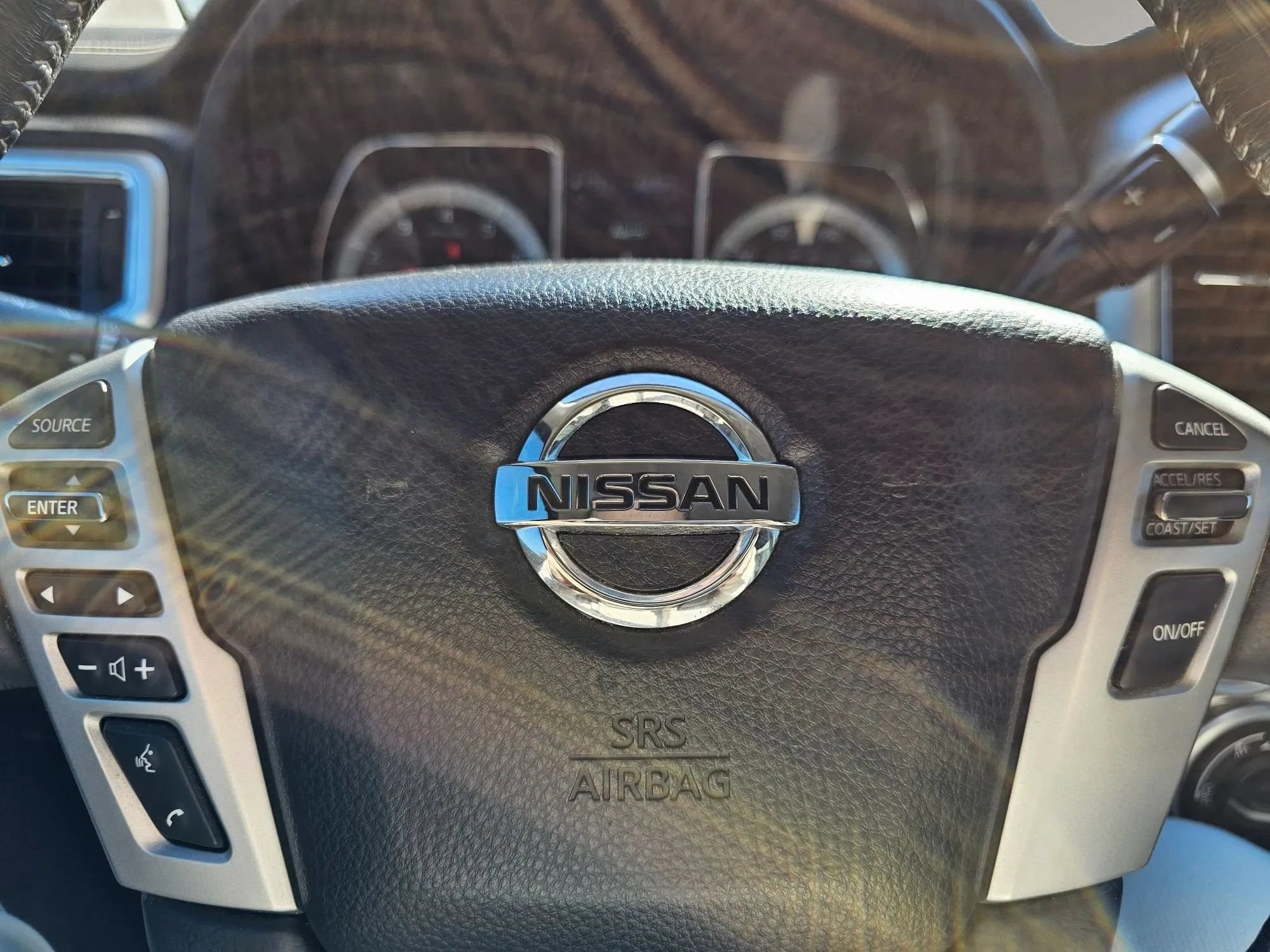 Used 2019 Nissan Titan PRO-4X w/ Pro-4x Convenience Package AWD/4WD image 10