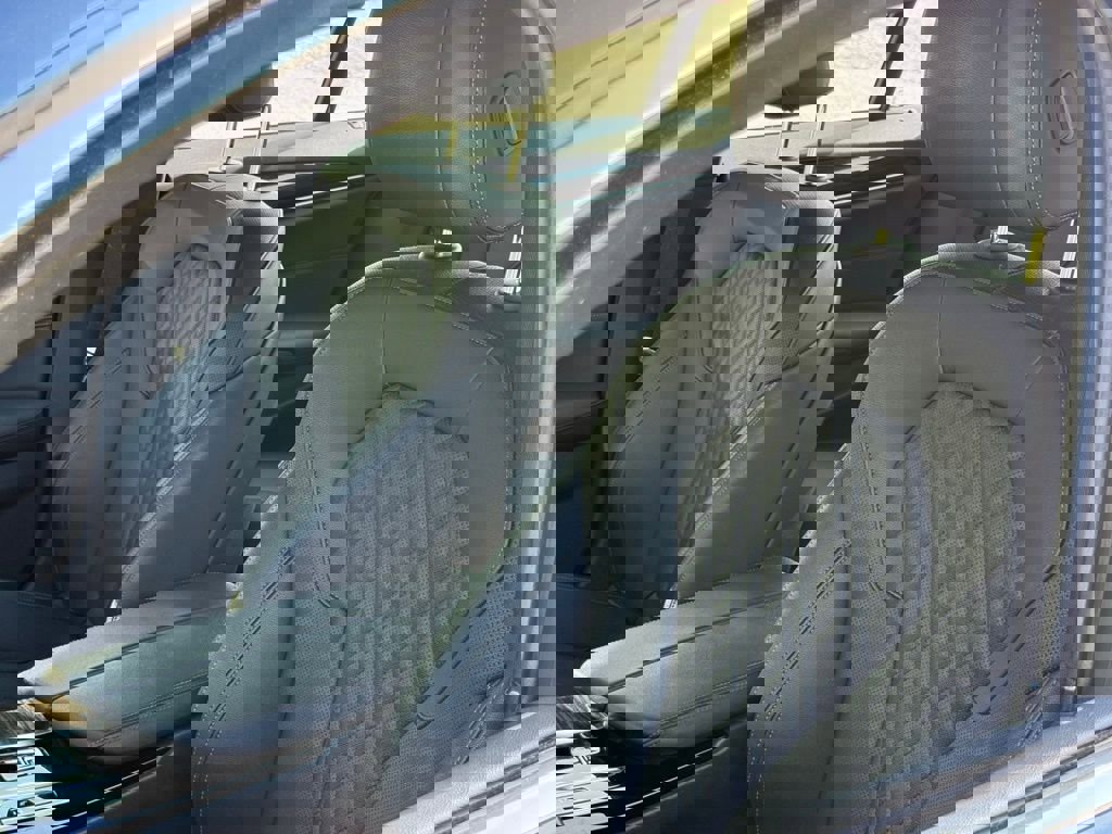 Used 2023 BMW 530e image 19